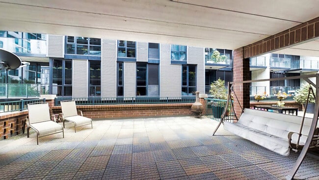 Building Photo - 841 W Monroe St