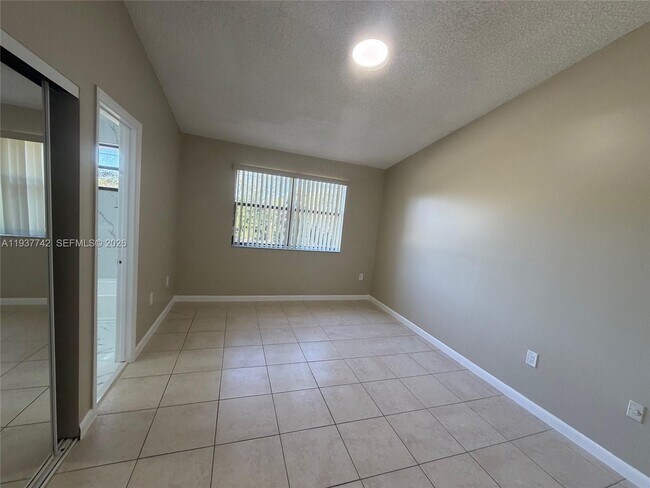 Building Photo - 1206 San Remo Cir