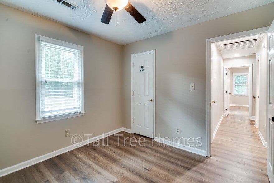 Building Photo - 410 Murry Park