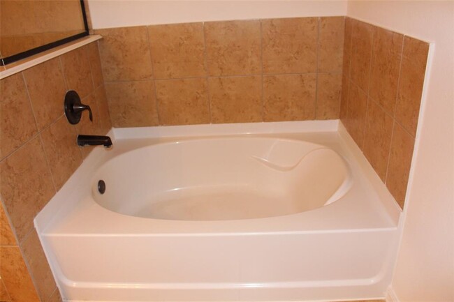 Building Photo - 6643 Sharpstone Creek Ln