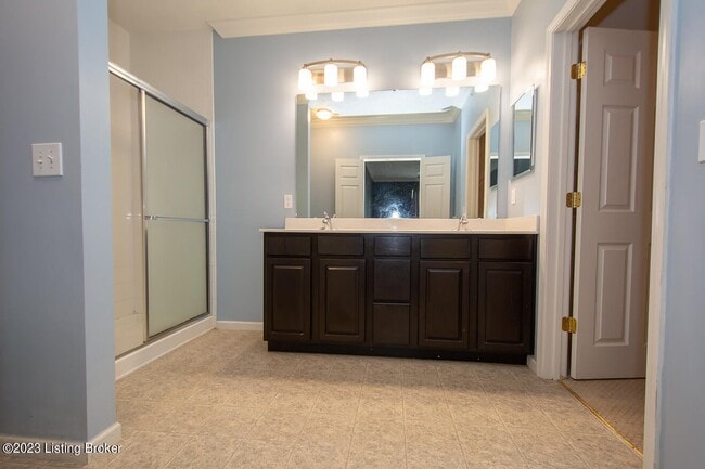 Building Photo - 2704 Bradford Commons Dr