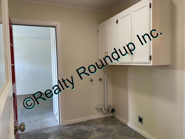 Building Photo - Beautiful Lincoln Village Home