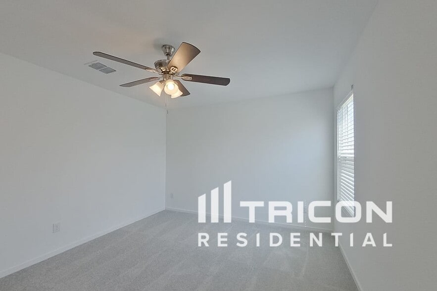 Building Photo - 907 Ponderosa Ln