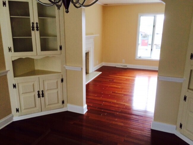 Building Photo - 124 Arlington Cir