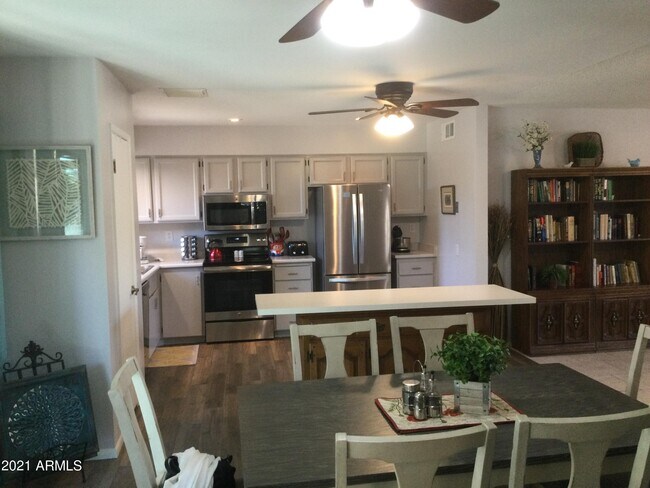 Building Photo - 20402 N Skylark Dr