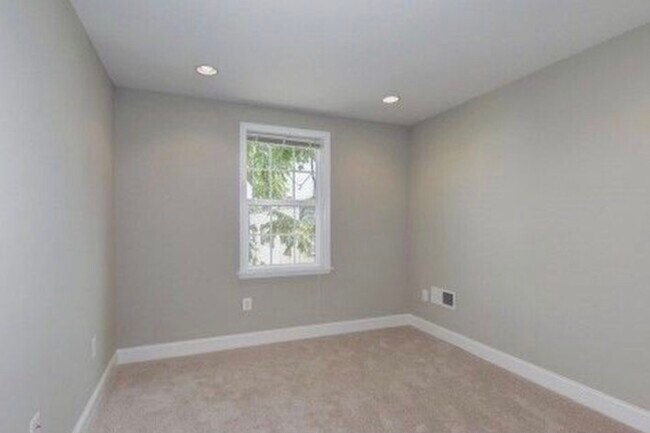 Upper Level Guess Bedroom # 2 - 5108 Bass Pl SE