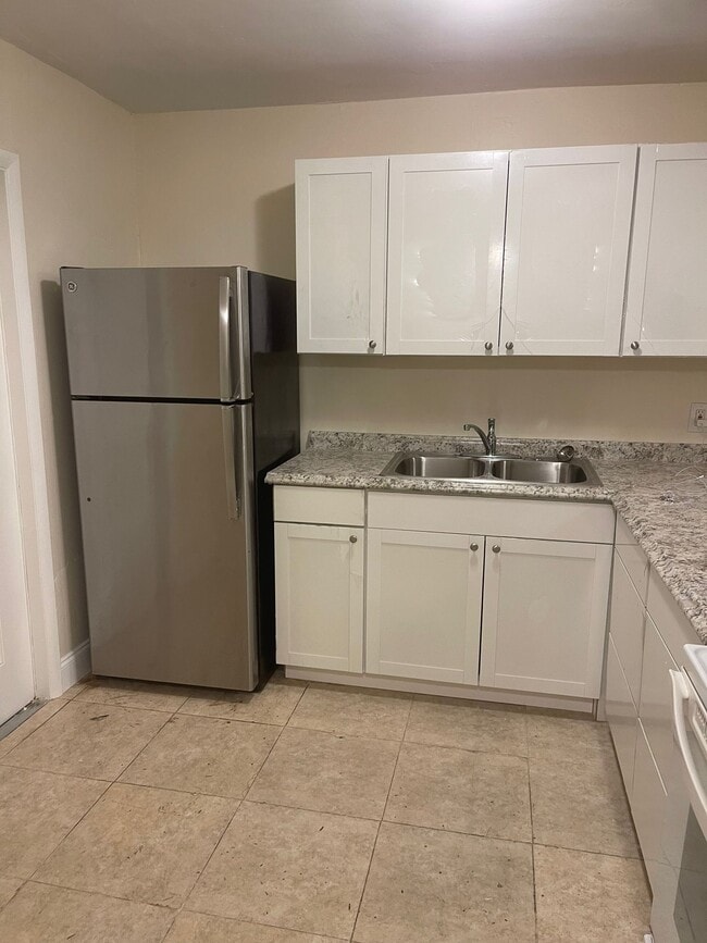 Building Photo - 15225 NE 6th Ave