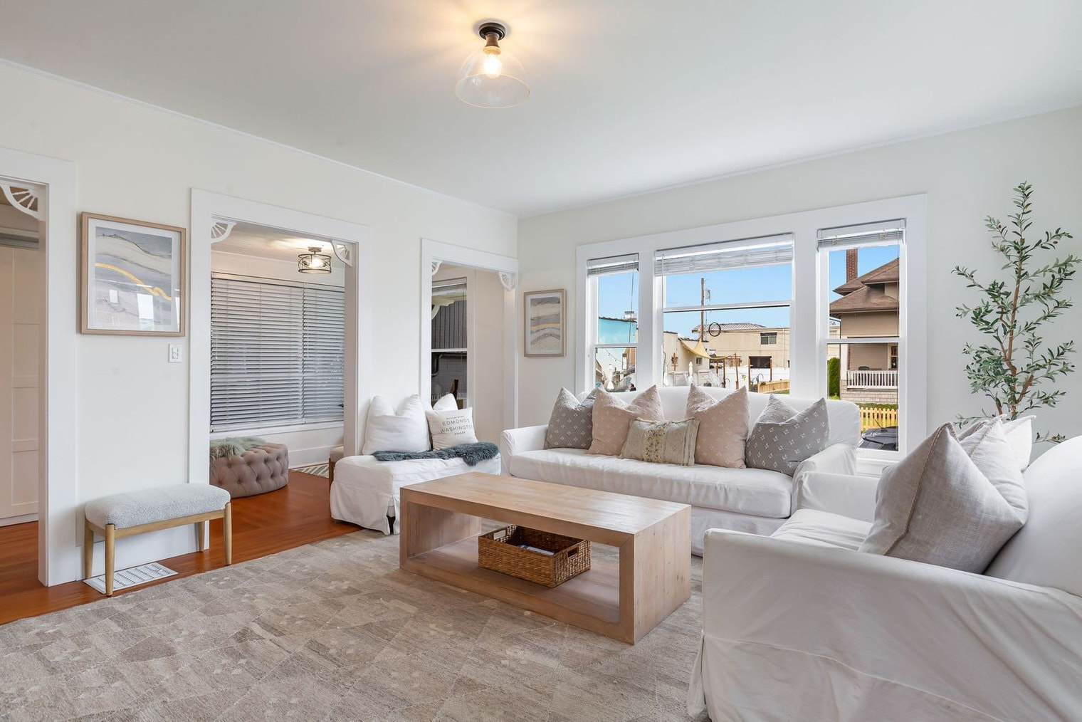 Building Photo - 334 Edmonds St