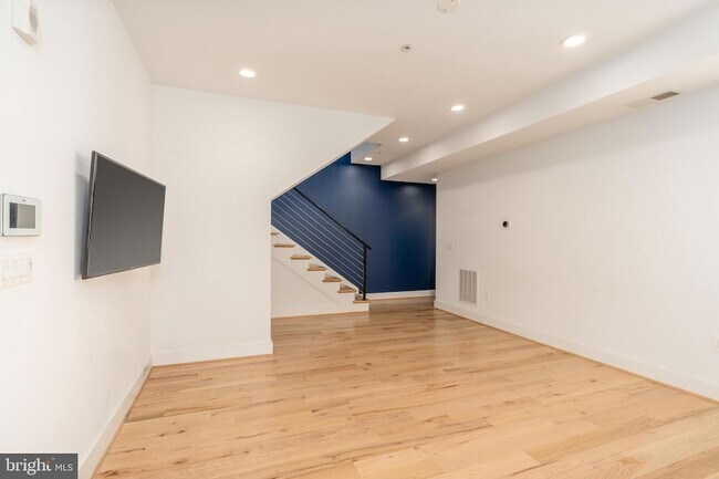 Building Photo - 811 Upshur St NW