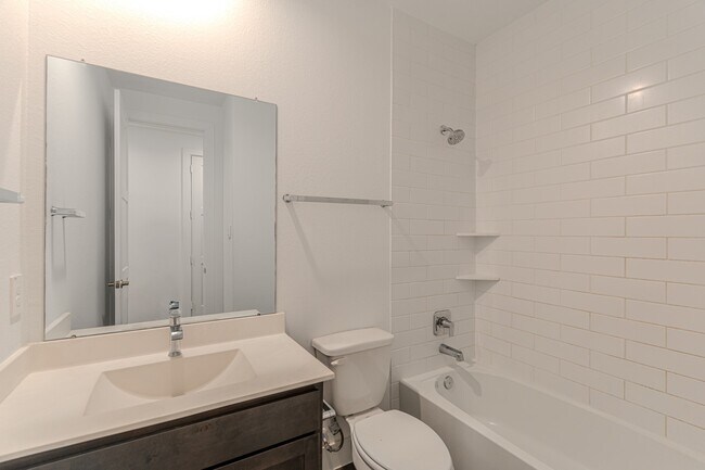 Building Photo - 15228 Tattle Crk Ln