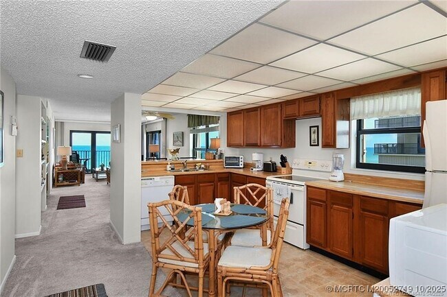 Building Photo - 10200 S Ocean Dr