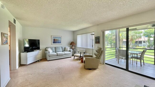 Building Photo - 5540 Fairway Park Dr