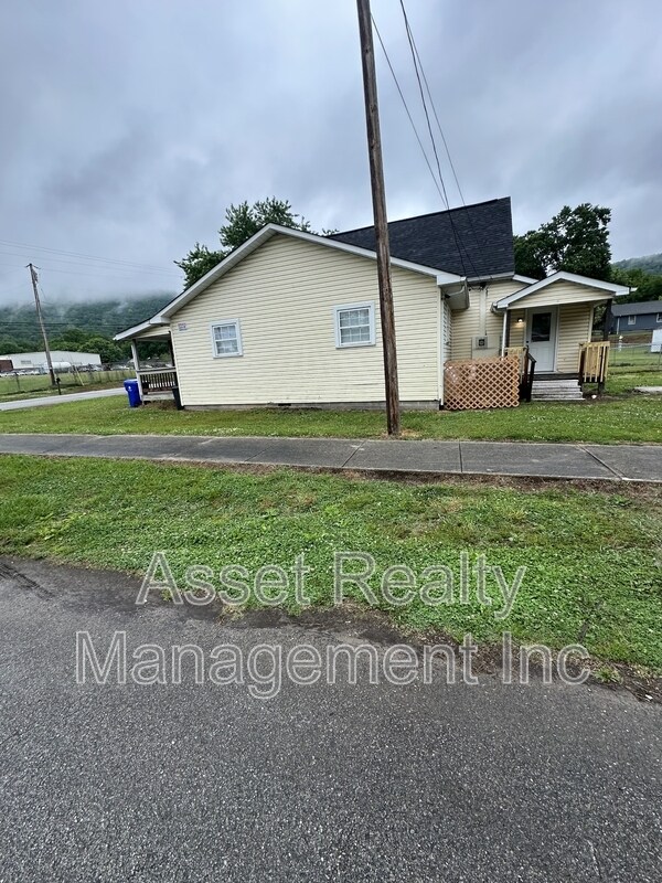 Building Photo - 500 W Strang St