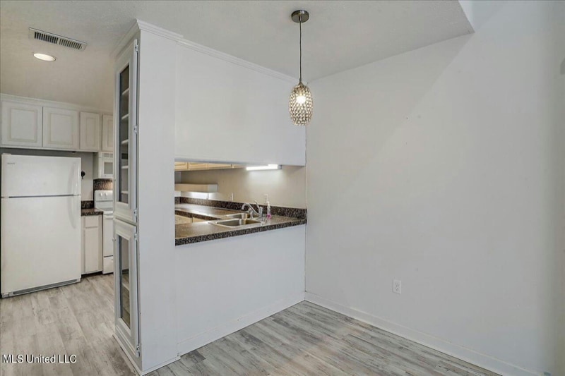 Building Photo - 200 Woodgreen Dr