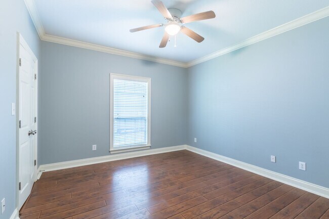 Building Photo - 6149 Madison Dr
