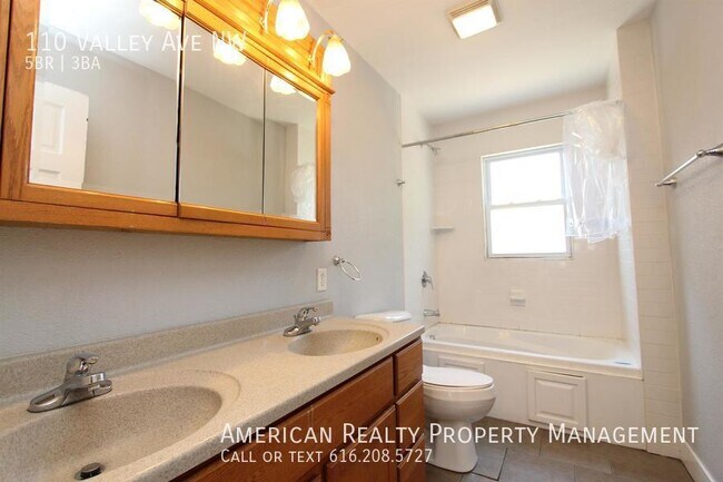 Building Photo - 110 Valley Ave NW