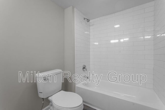 Building Photo - 602 Ross Rd