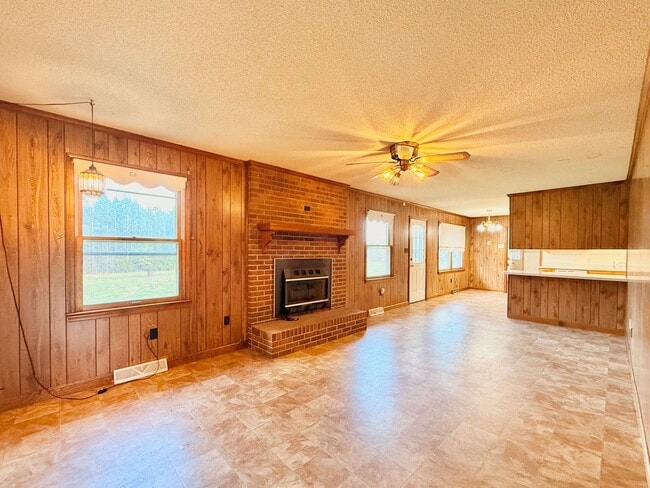 Building Photo - Charming 3 Bedroom Home for Rent!