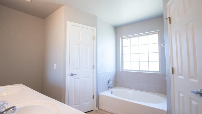 Building Photo - 21925 Homesteaders Rd