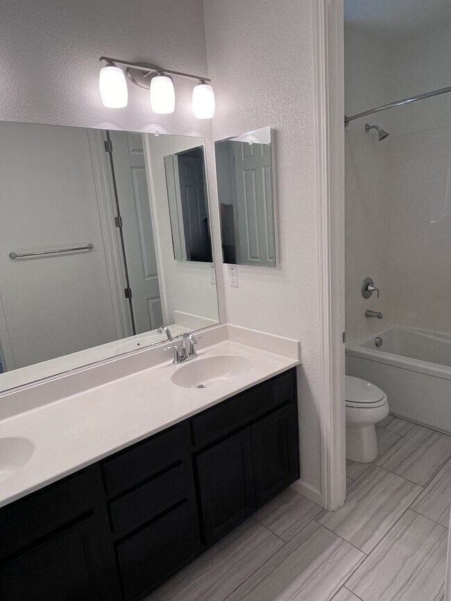 Building Photo - BEAUTIFUL HOME IN ROSEVILLE IN THE GATED COMMUNITY OF STONE POINT!!