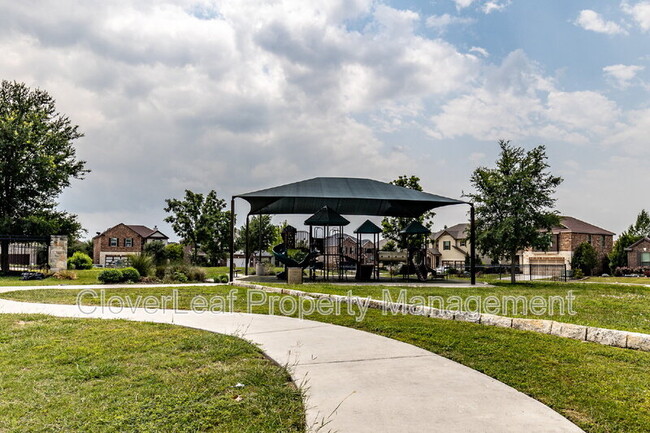 Building Photo - 302 Colonial Blf