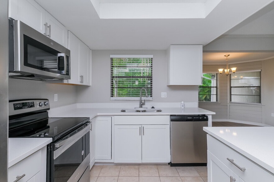 Building Photo - 7746 Deer Foot Dr