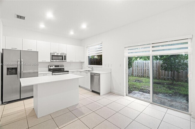 Building Photo - 12121 NW 23rd Ct