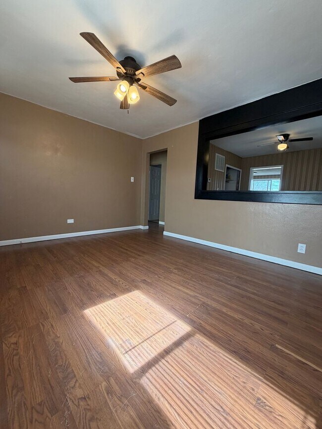 Building Photo - 3 bed | 1 bath Home for Rent in Granite City