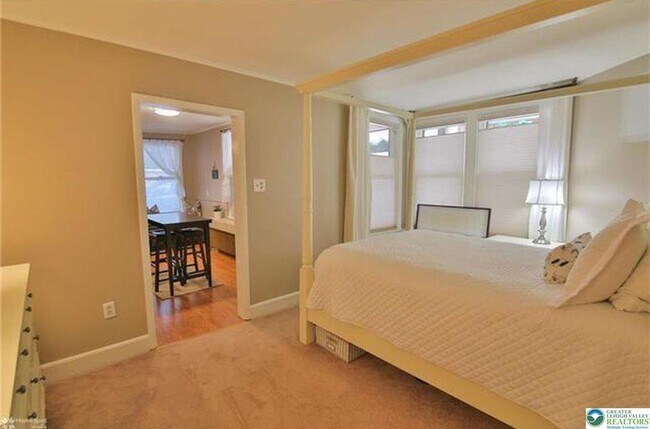 Building Photo - 325 N Eighth St