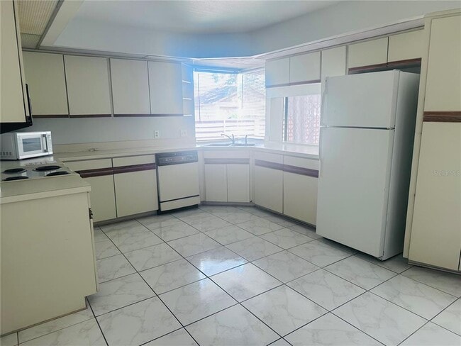 Building Photo - 6256 Gardenview Ct