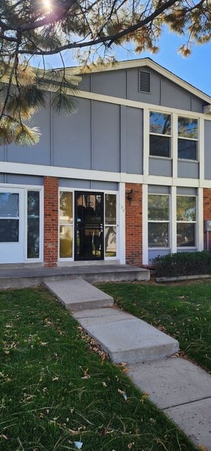 Building Photo - 188 Paris Cir