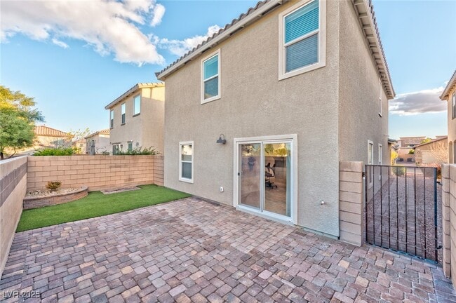Building Photo - 9130 Cocowoods Pl