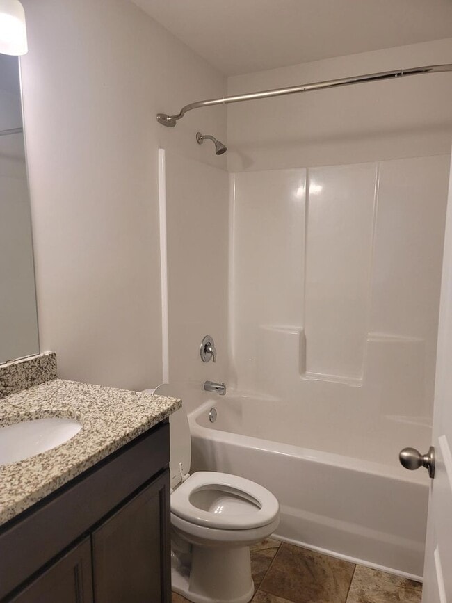Building Photo - 3 Bed/ 2 full + 2 1/2 baths Boiling Spring...