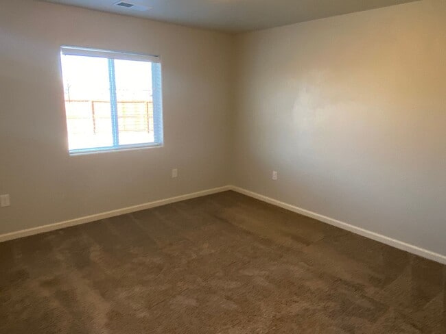Building Photo - Charming Fallon 3 bedroom with RV Acess
