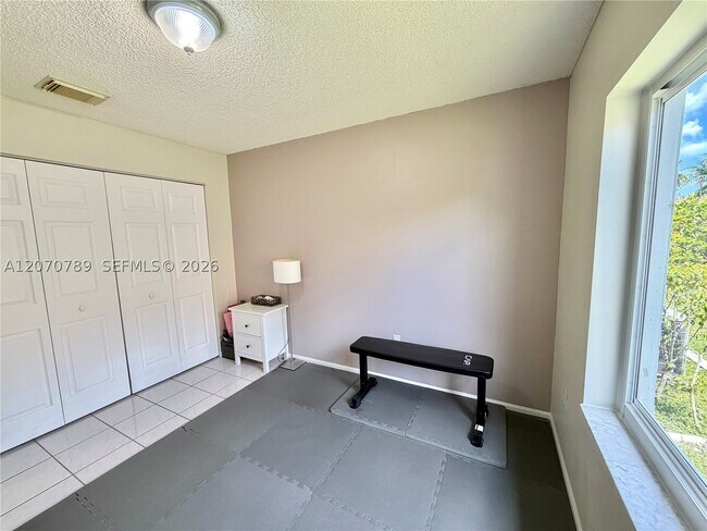 Building Photo - 415 NW 165th Ave