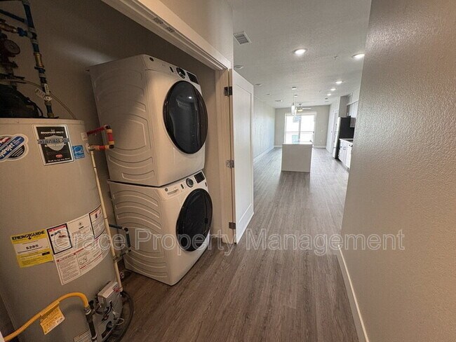 Building Photo - 3500 S Corona St