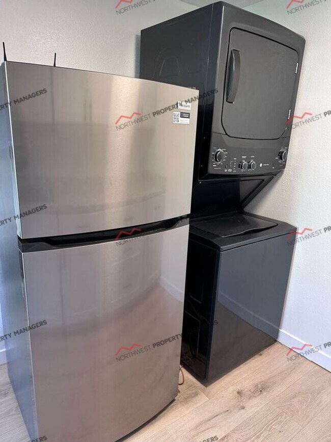 Building Photo - R58