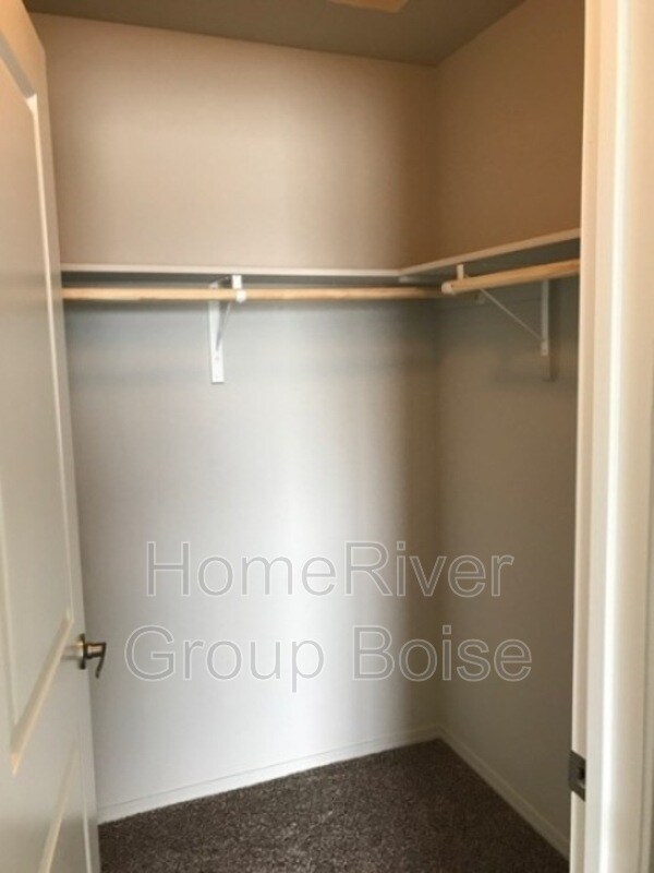 Building Photo - 1326 S Edgewater Cir