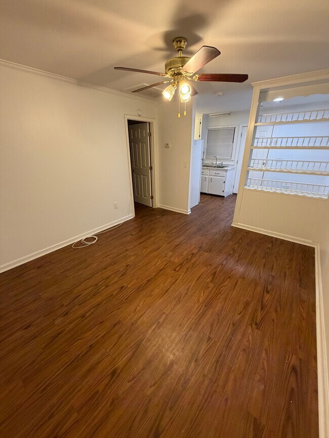 Building Photo - 8836 Deerwood Dr