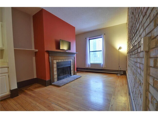 Building Photo - 605 S 9th St