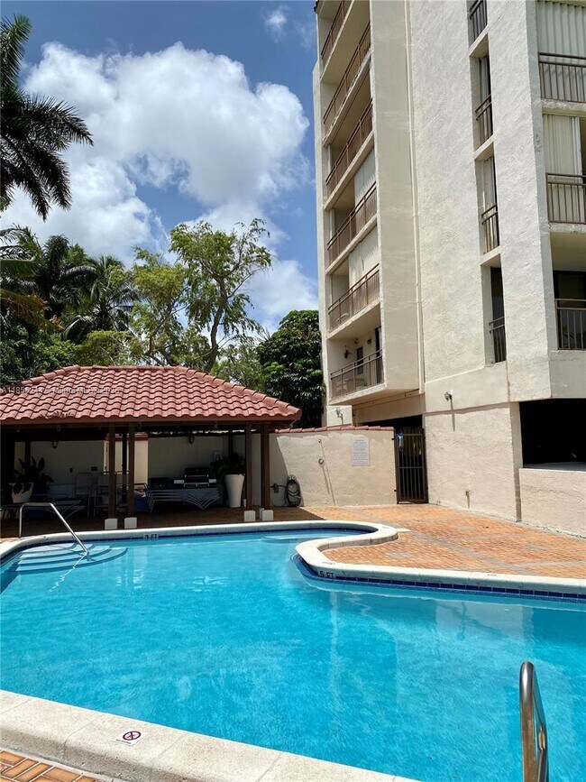 Building Photo - 1632 S Bayshore Ct