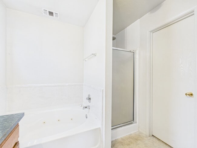 Building Photo - 1111 Pikes Peak Dr