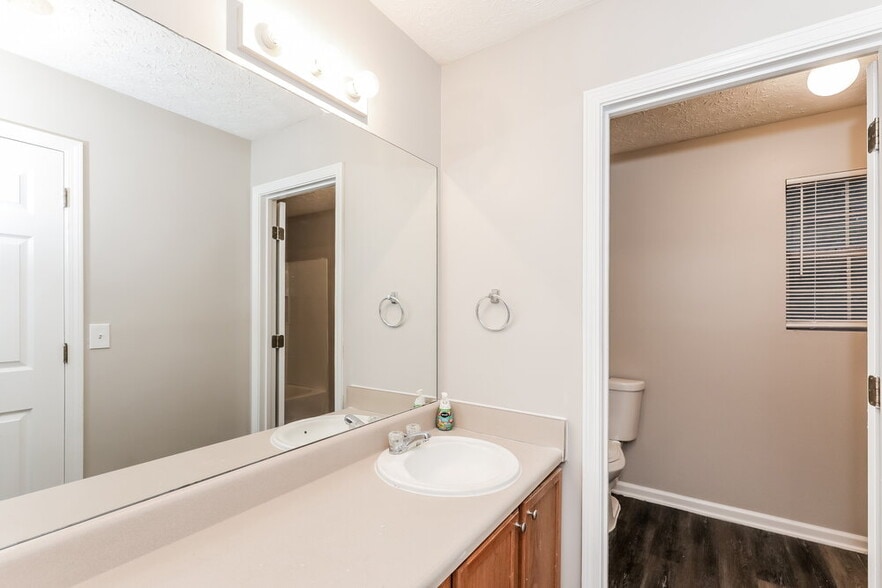 Building Photo - 102 Inverness Trce