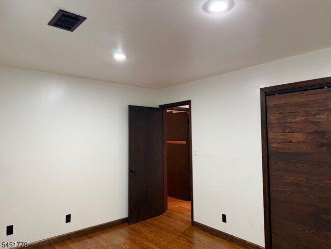 Building Photo - 52 Heckel St