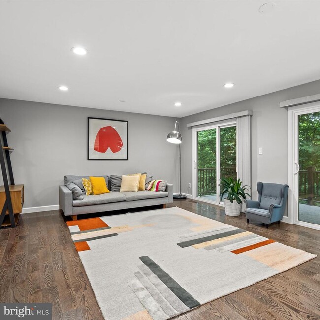 Building Photo - 3704 Oak Hill Way