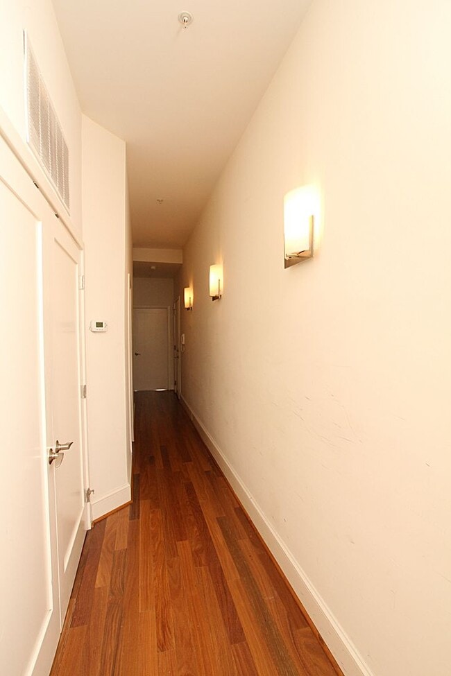 Building Photo - 239 Market St