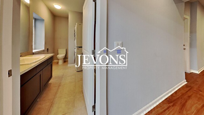 Building Photo - Discover this charming ADU near Golden Gardens Park and entertainment!