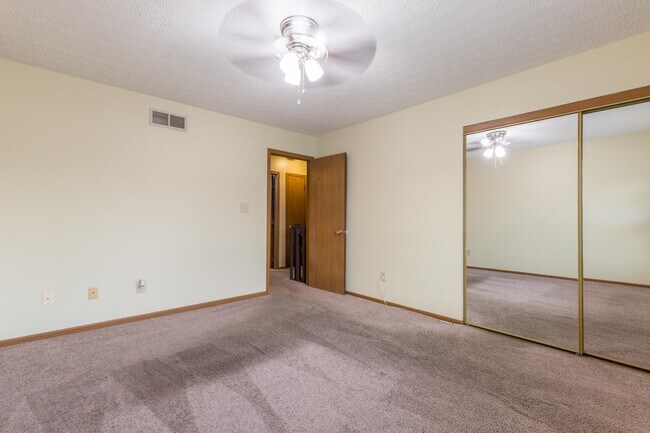 Building Photo - 867 Sheldrake Ct