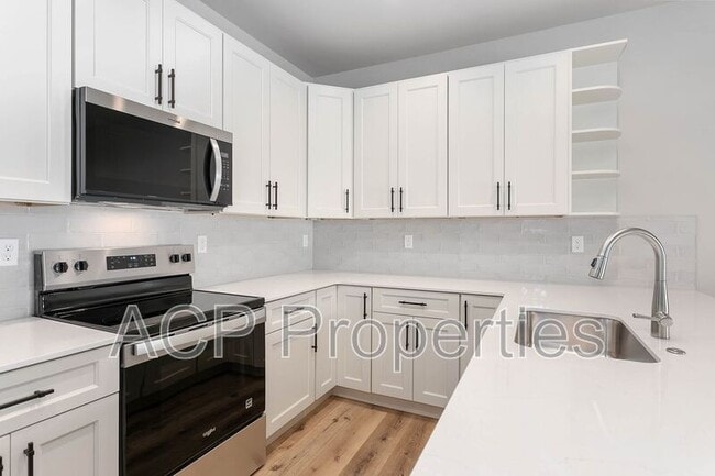 Building Photo - 2205 DeJong Dr