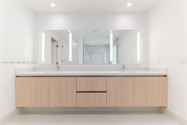 Building Photo - 2411 Laguna Cir